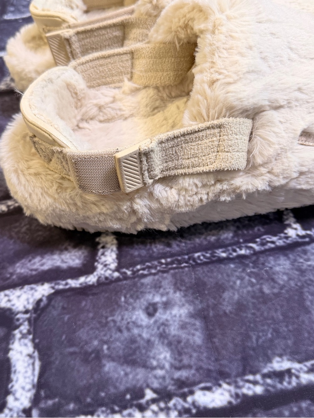 Nike Plush Slip-On Mule Slides in Cream - Picture 5 of 8